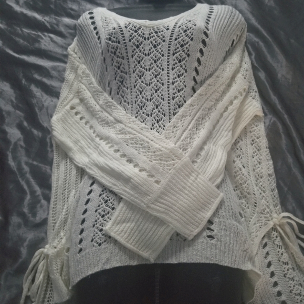 *NWT* Chic Ivory Knit Sweater